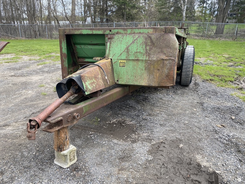 John Deere 680 Manure spreader for sale 