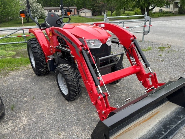 Massey Ferguson 1E.35 Tractor & Loader
