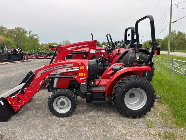 Tractors  Massey Ferguson 1E.35 Tractor & Loader Photo