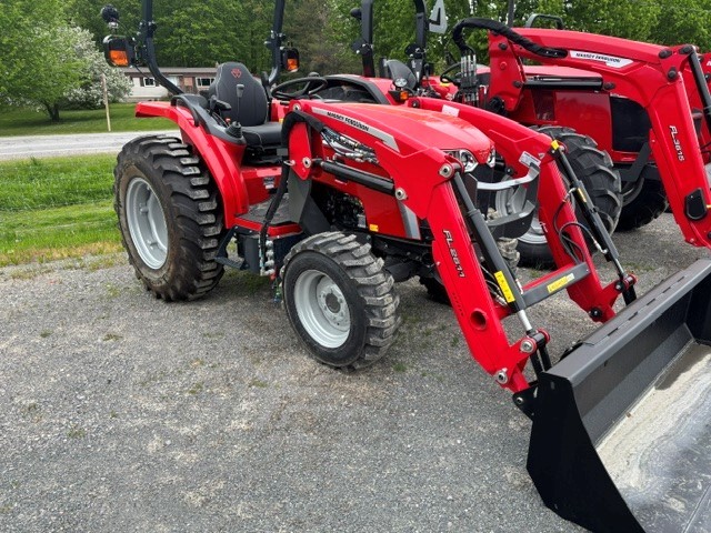 Tractors  Massey Ferguson 1M.35 Tractor & Loader  Photo