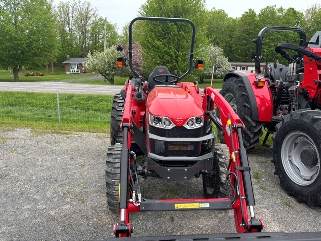 Tractors  Massey Ferguson 1M.35 Tractor & Loader  Photo