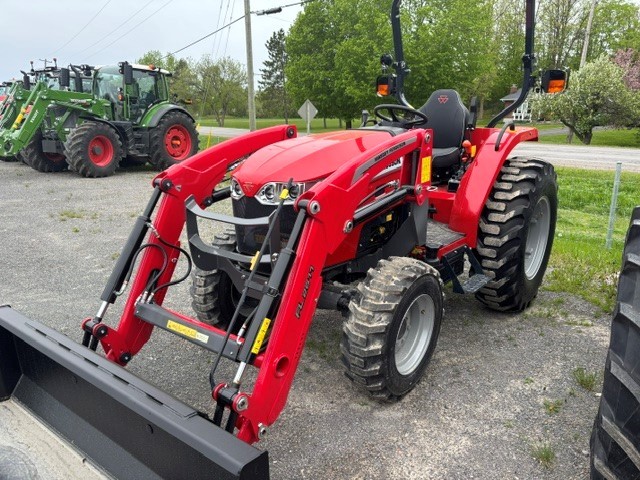 Tractors  Massey Ferguson 1M.35 Tractor & Loader  Photo