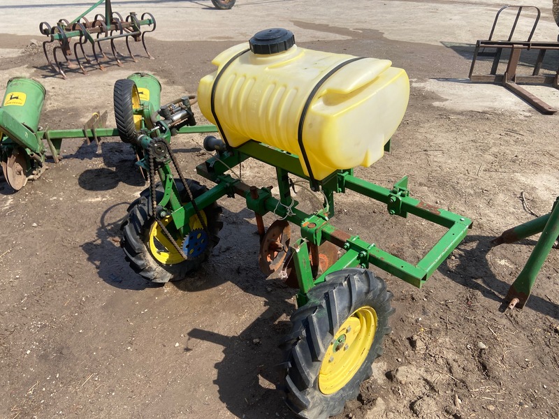 Chemical/Fertilizer Application  Liquid Fertilizer Applicator - 3PT Photo