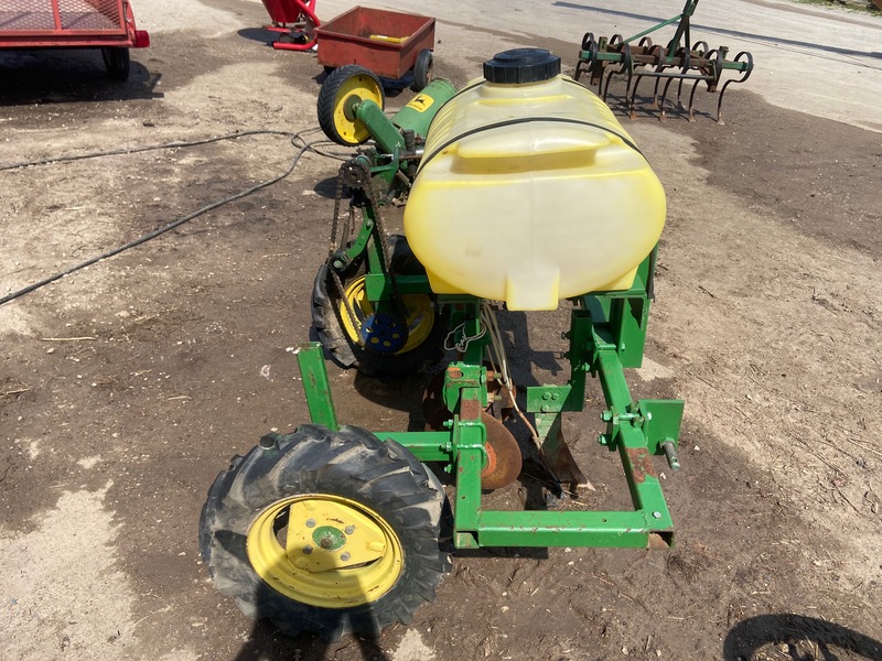 Chemical/Fertilizer Application  Liquid Fertilizer Applicator - 3PT Photo