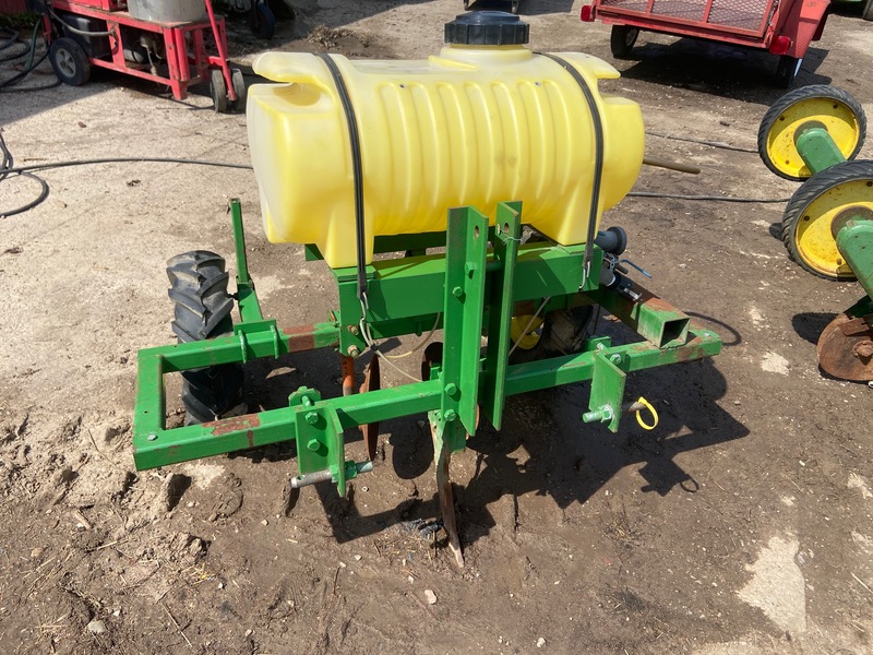 Chemical/Fertilizer Application  Liquid Fertilizer Applicator - 3PT Photo