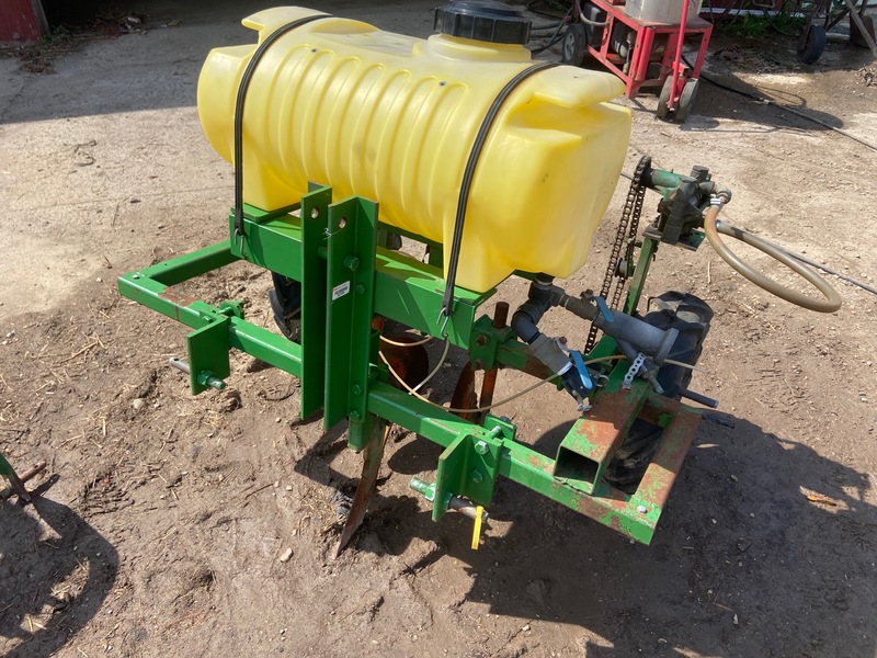Chemical/Fertilizer Application  Liquid Fertilizer Applicator - 3PT Photo