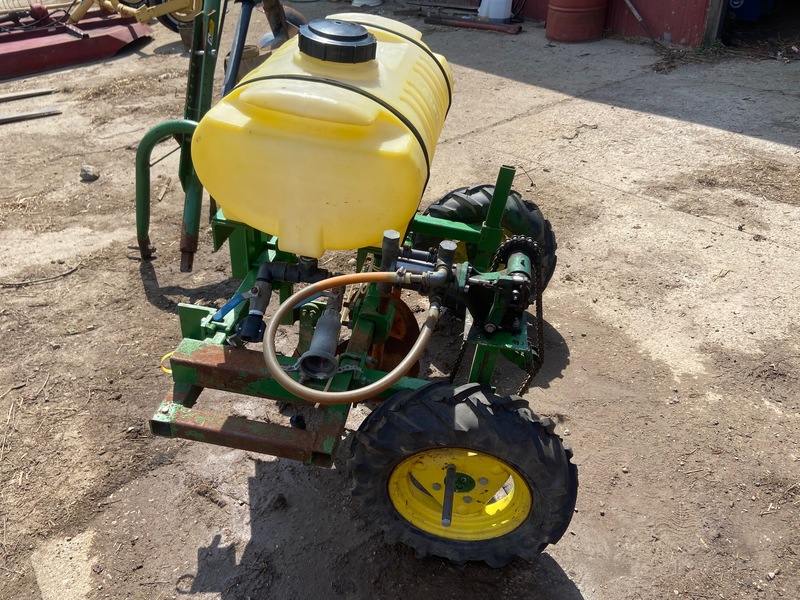 Chemical/Fertilizer Application  Liquid Fertilizer Applicator - 3PT Photo