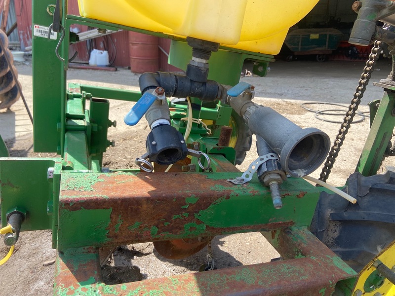 Chemical/Fertilizer Application  Liquid Fertilizer Applicator - 3PT Photo