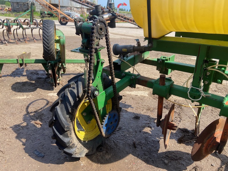 Chemical/Fertilizer Application  Liquid Fertilizer Applicator - 3PT Photo