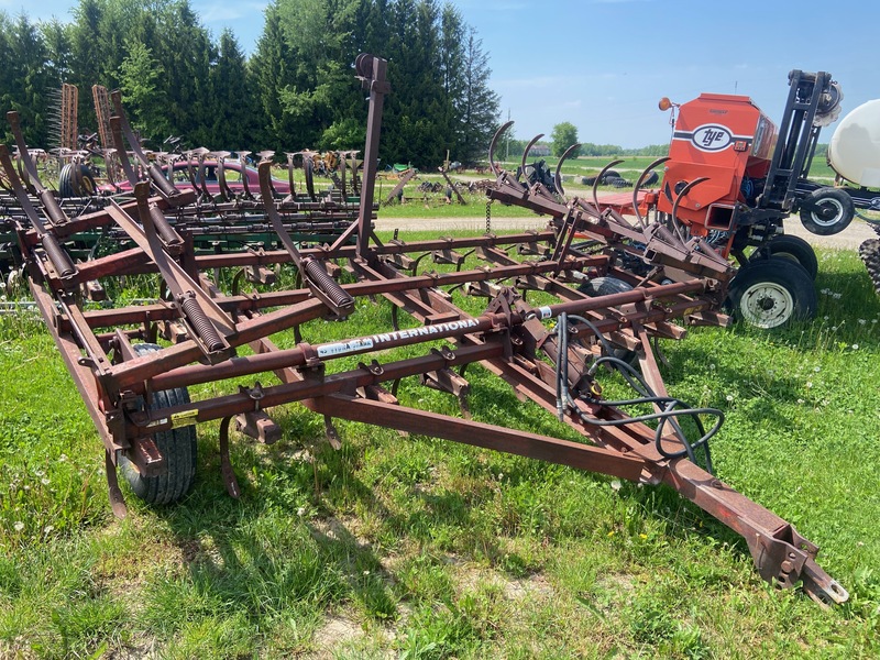 Tillage - Cultivators  International Harvester 45 Cultivator - 18FT Photo
