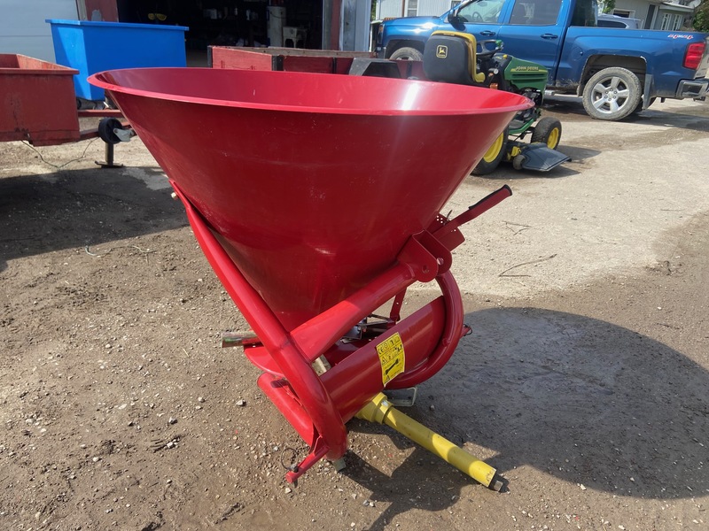 Chemical/Fertilizer Application  Fertilizer Spreader - BE 300 Photo