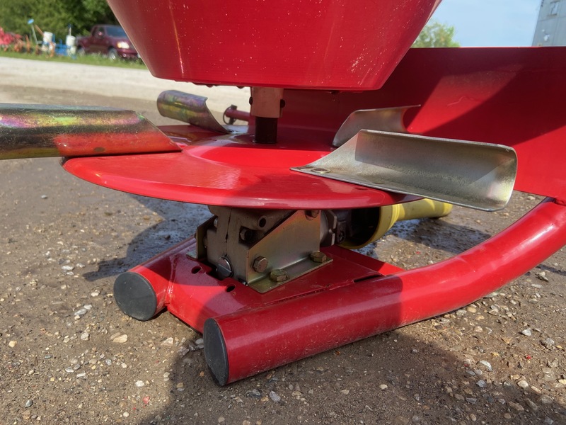 Chemical/Fertilizer Application  Fertilizer Spreader - BE 300 Photo