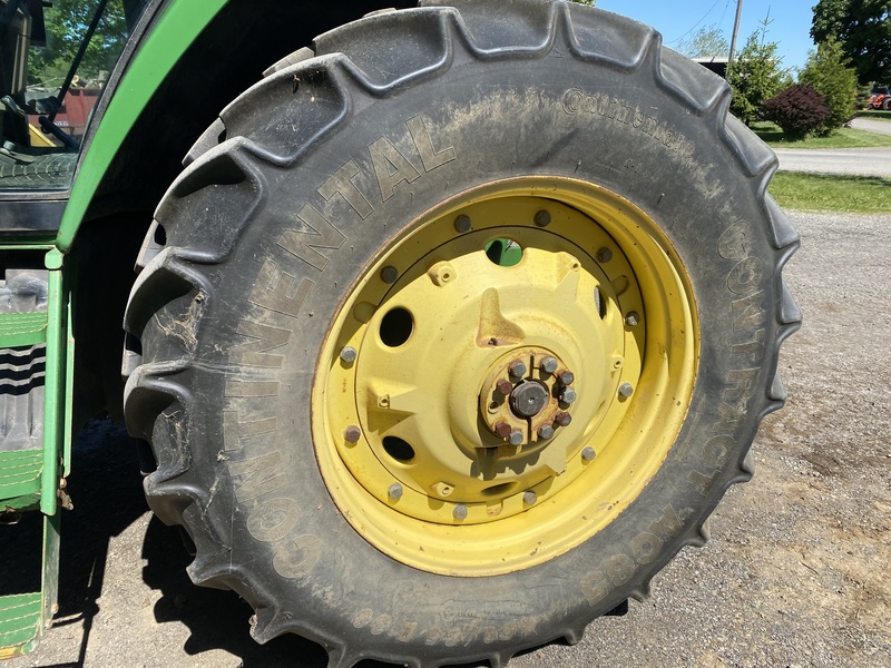 John Deere 7400 Tractor for sale 