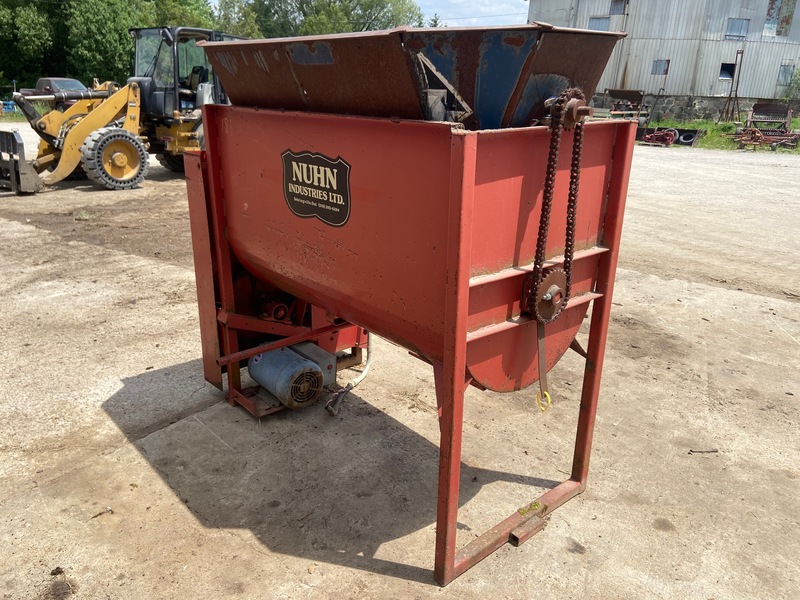 Augers/Conveyers  Nuhn Electric Feed Mixer Photo