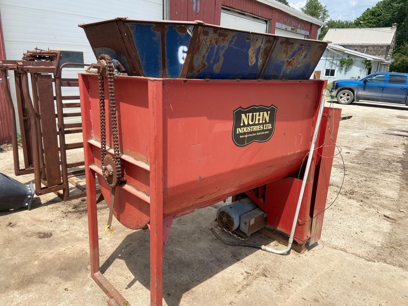 Augers/Conveyers  Nuhn Electric Feed Mixer Photo