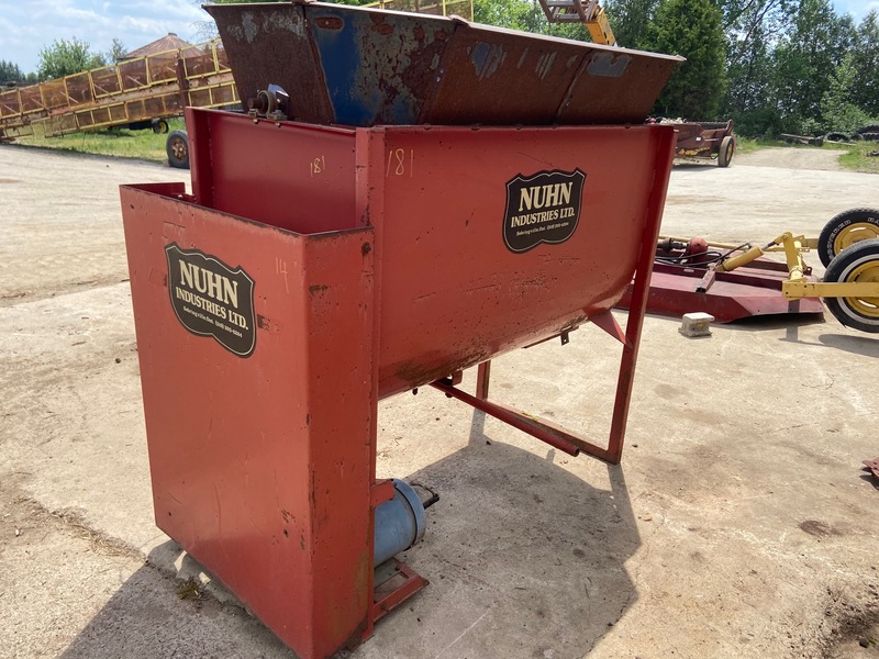 Augers/Conveyers  Nuhn Electric Feed Mixer Photo