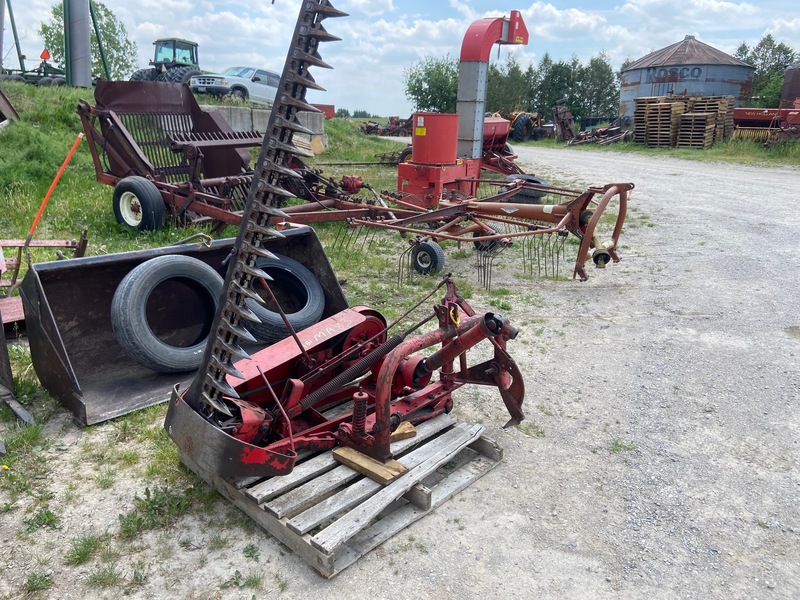 Miscellaneous  Massey Ferguson Sickle Mower - 3PT Photo