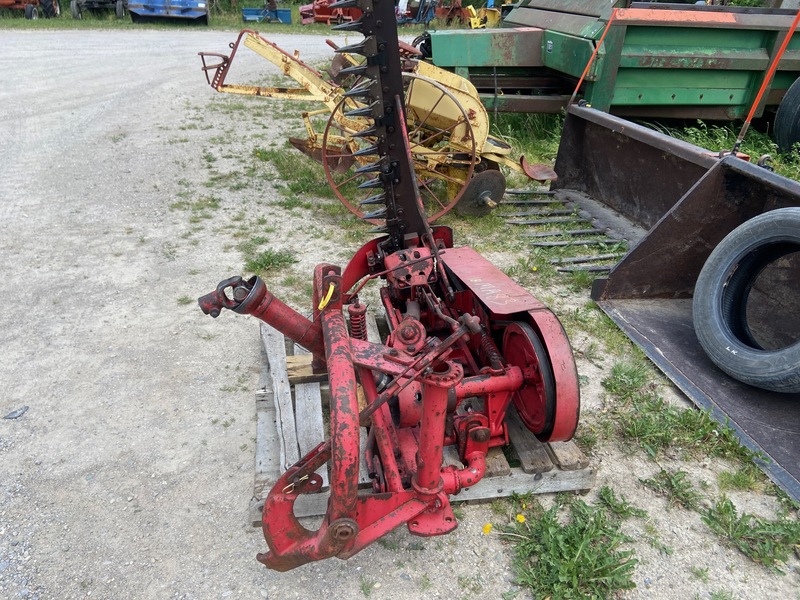 Miscellaneous  Massey Ferguson Sickle Mower - 3PT Photo