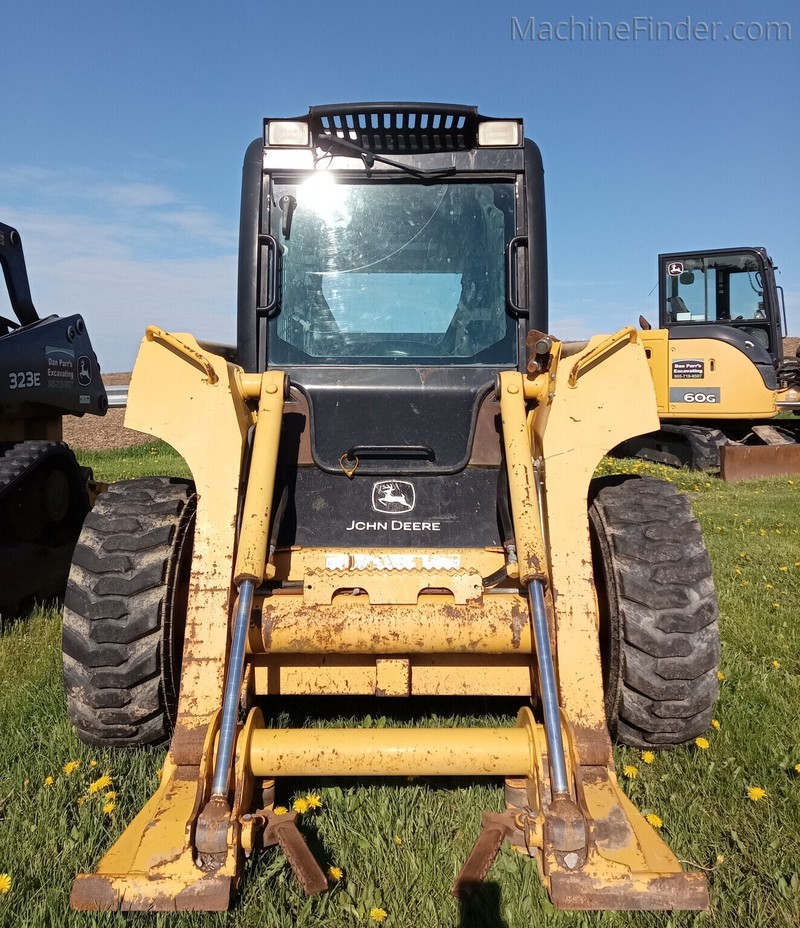 Tractors  2005 John Deere 317 Photo