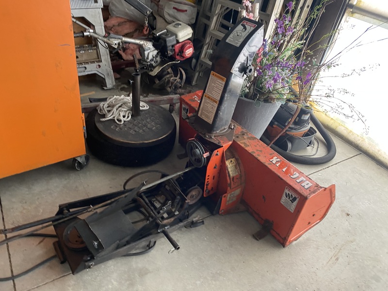 Kubota TG1860G Garden Tractor Mower w/Front Blower