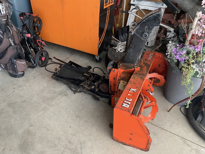 Kubota TG1860G Garden Tractor Mower w/Front Blower