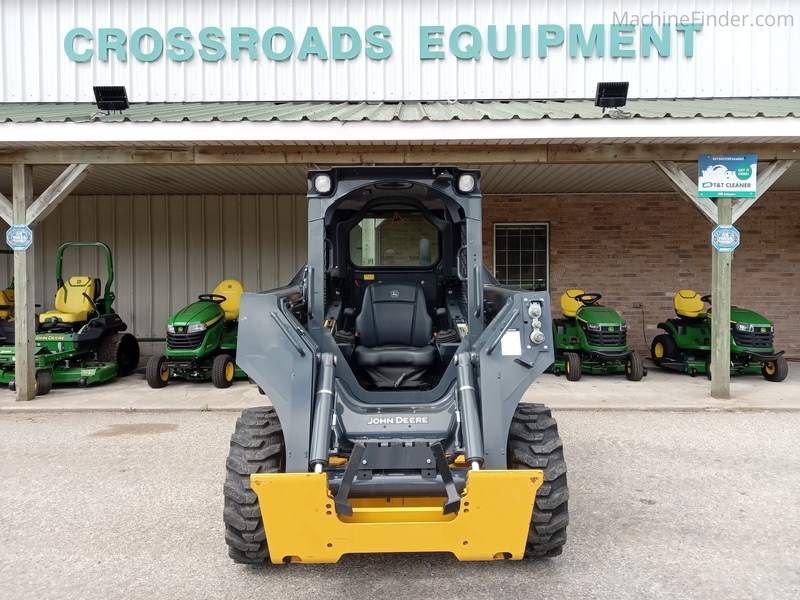 Tractors  2024 John Deere 324G Photo