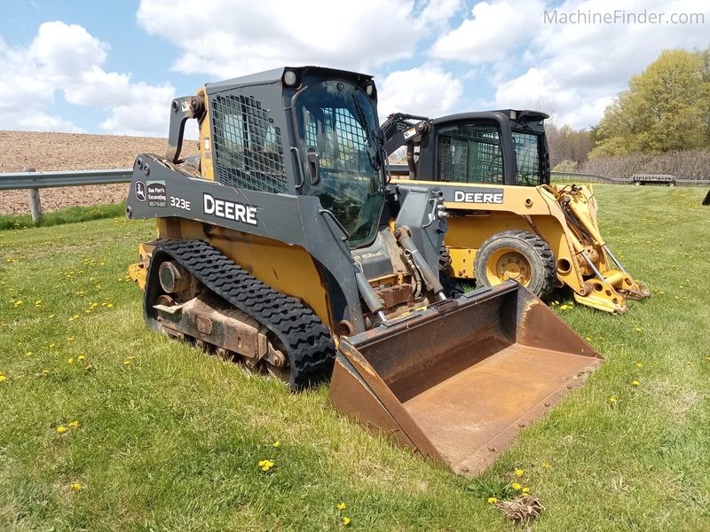 2017 John Deere 323E