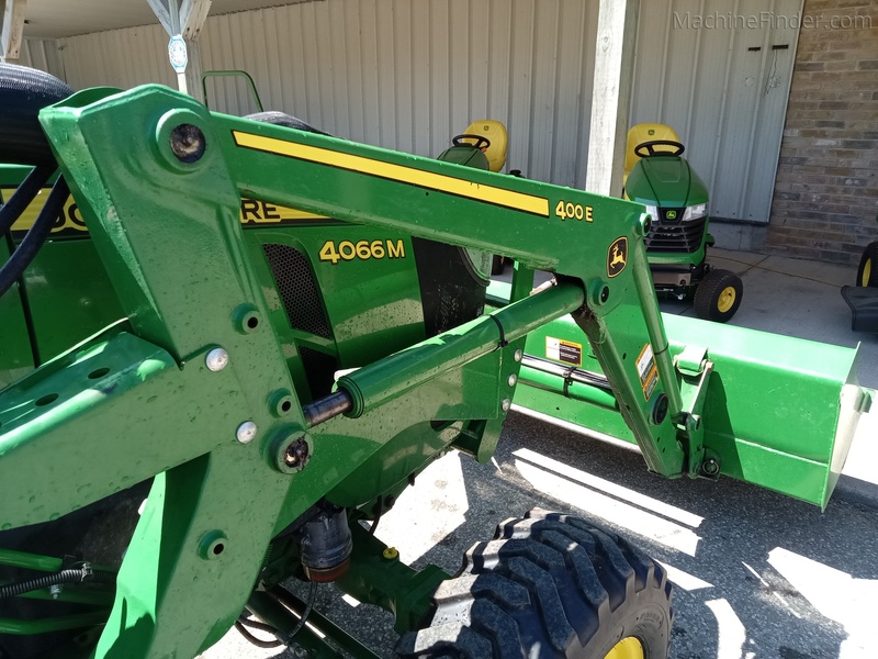 Tractors  2021 John Deere 4066M Photo