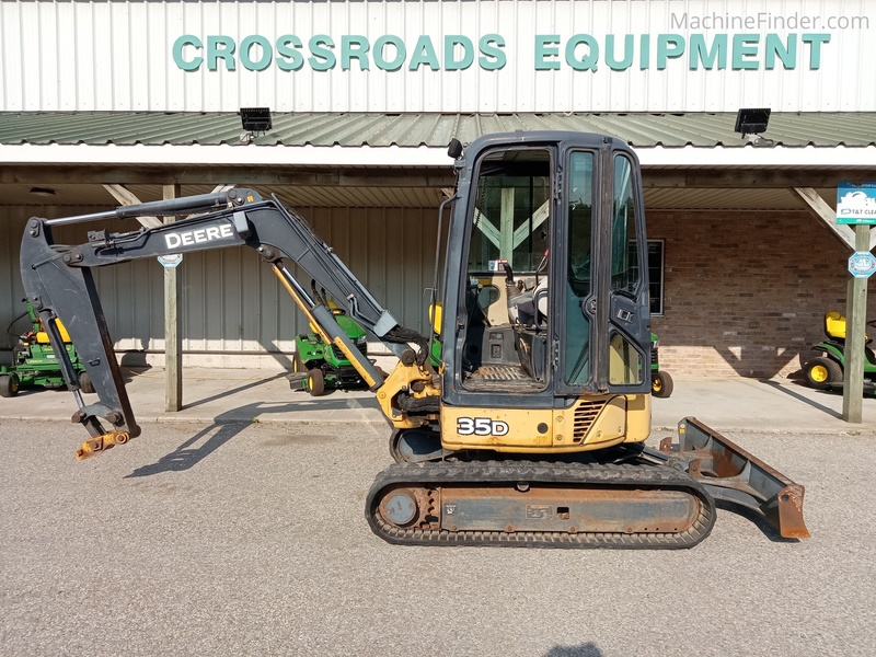 Tractors  2009 John Deere 35D Photo
