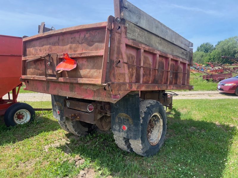 Trailers  Hydraulic Dump Trailer - 7' x 11' Photo