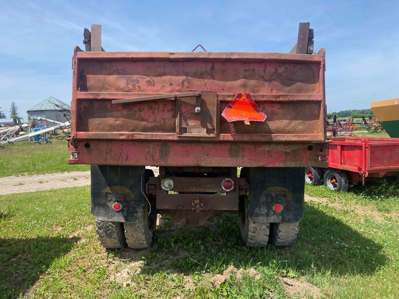 Trailers  Hydraulic Dump Trailer - 7' x 11' Photo