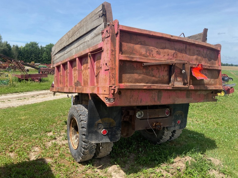 Trailers  Hydraulic Dump Trailer - 7' x 11' Photo