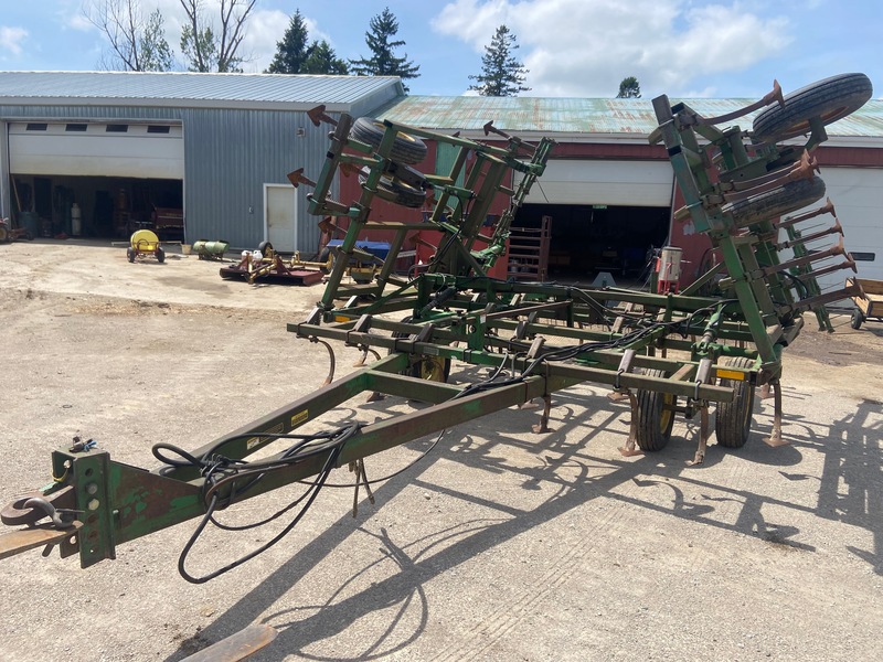 Tillage - Cultivators  John Deere 960 Cultivator W/ Tine Harrows Photo