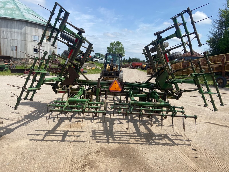 Tillage - Cultivators  John Deere 960 Cultivator W/ Tine Harrows Photo