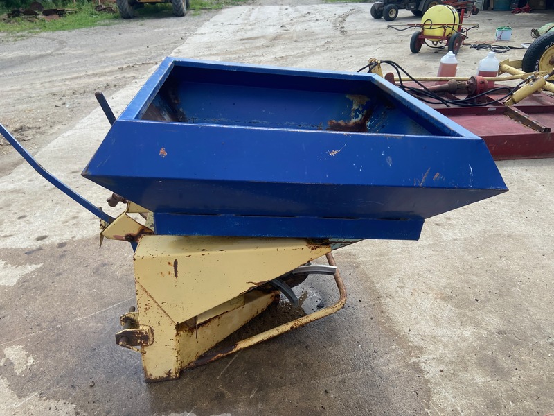 Chemical/Fertilizer Application  Fertilizer Spreader - 3PT Photo