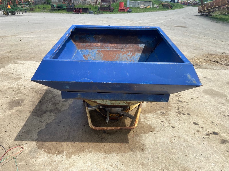 Chemical/Fertilizer Application  Fertilizer Spreader - 3PT Photo