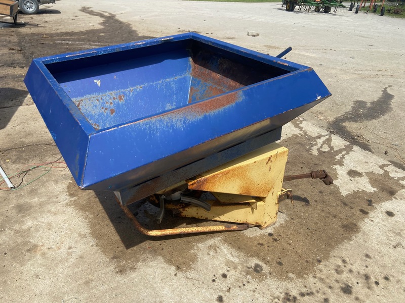 Chemical/Fertilizer Application  Fertilizer Spreader - 3PT Photo