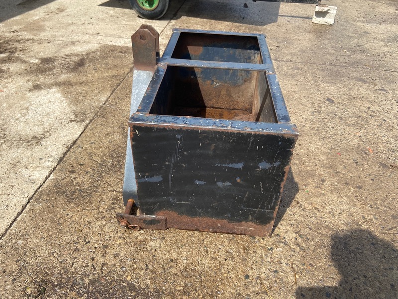 Miscellaneous  Weight Box - 3PT Photo