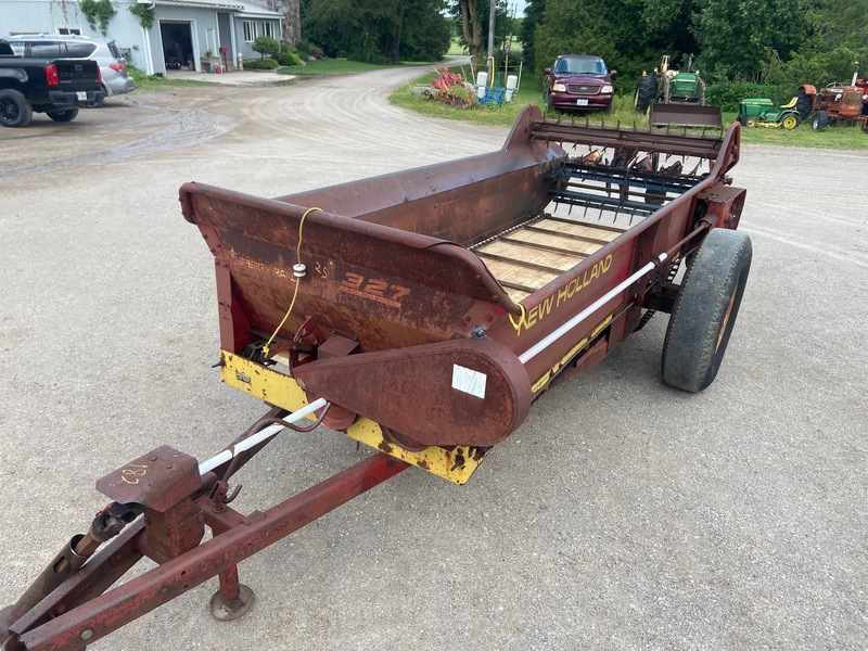 Manure Equipment  New Holland 327 Manure Spreader Photo