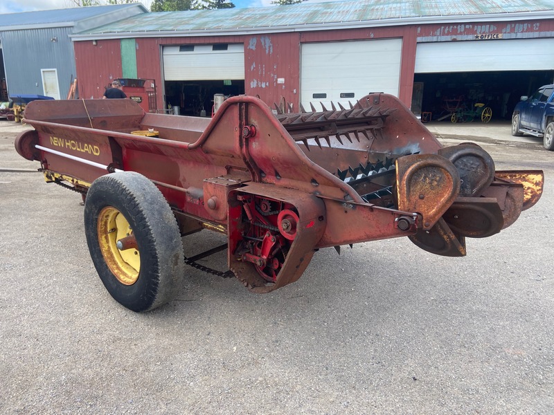 Manure Equipment  New Holland 327 Manure Spreader Photo