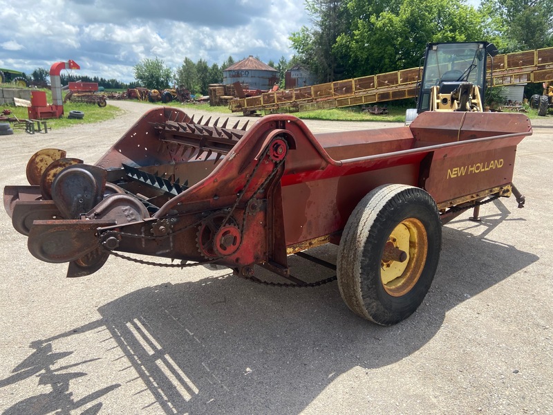 Manure Equipment  New Holland 327 Manure Spreader Photo