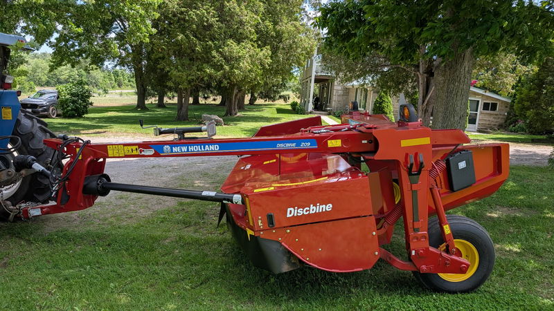 New Holland 209 Discbine for sale - LIKE NEW 