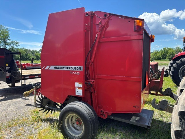 Hay & Forage  Massey Ferguson 1745 Round Baler Photo
