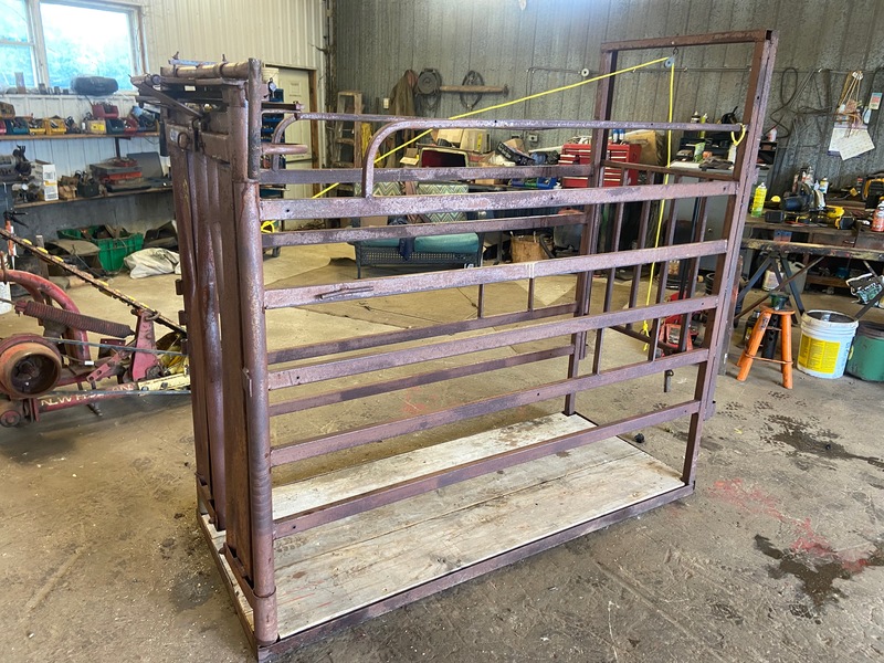 Cattle Squeeze Chute - 6FT