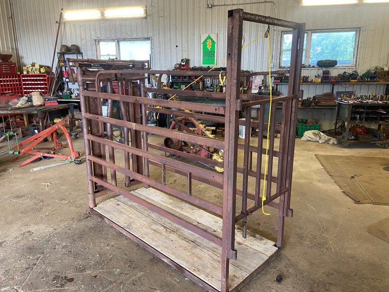 Hay/Forage/Livestock  Cattle Squeeze Chute - 6FT Photo