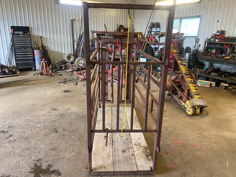 Hay/Forage/Livestock  Cattle Squeeze Chute - 6FT Photo