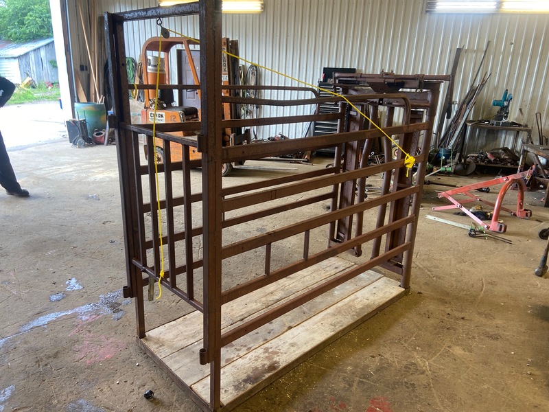 Hay/Forage/Livestock  Cattle Squeeze Chute - 6FT Photo
