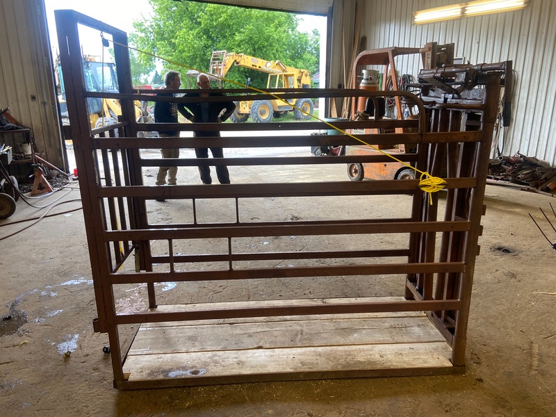 Hay/Forage/Livestock  Cattle Squeeze Chute - 6FT Photo