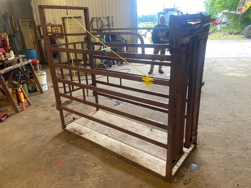 Hay/Forage/Livestock  Cattle Squeeze Chute - 6FT Photo