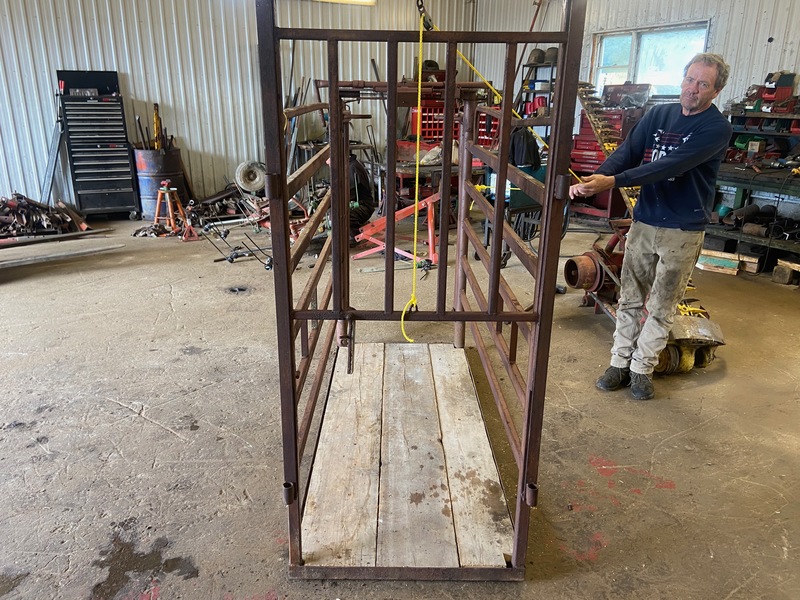 Hay/Forage/Livestock  Cattle Squeeze Chute - 6FT Photo
